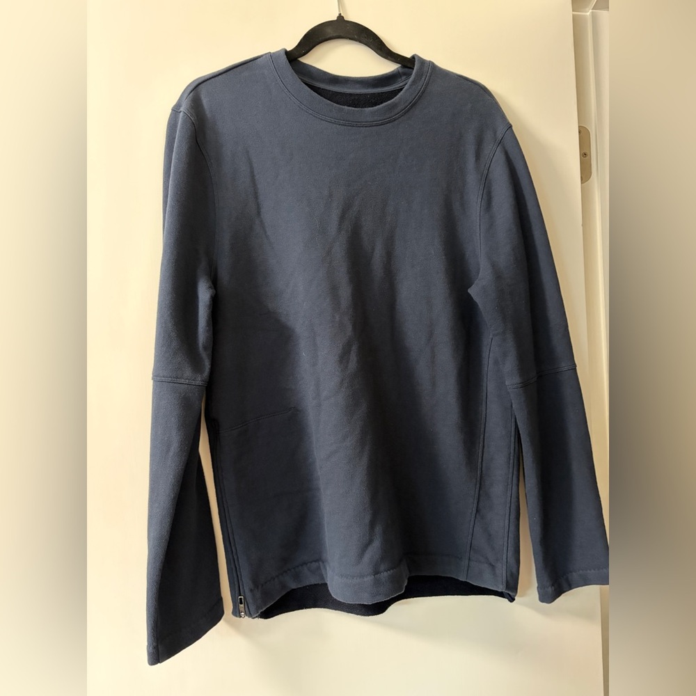 Lululemon men’s pullover in navy